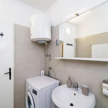 Marija Close To Old Town Apartment